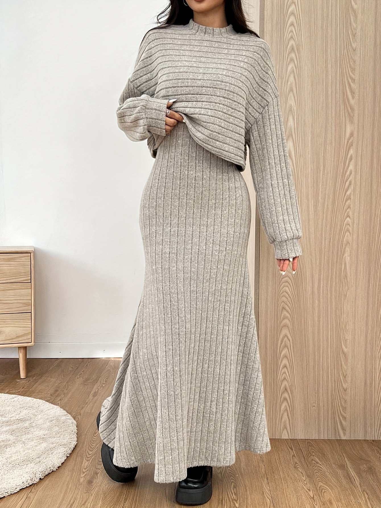 Ribbed knit set for women – two-piece outfit with a cropped sweater and long skirt in gray