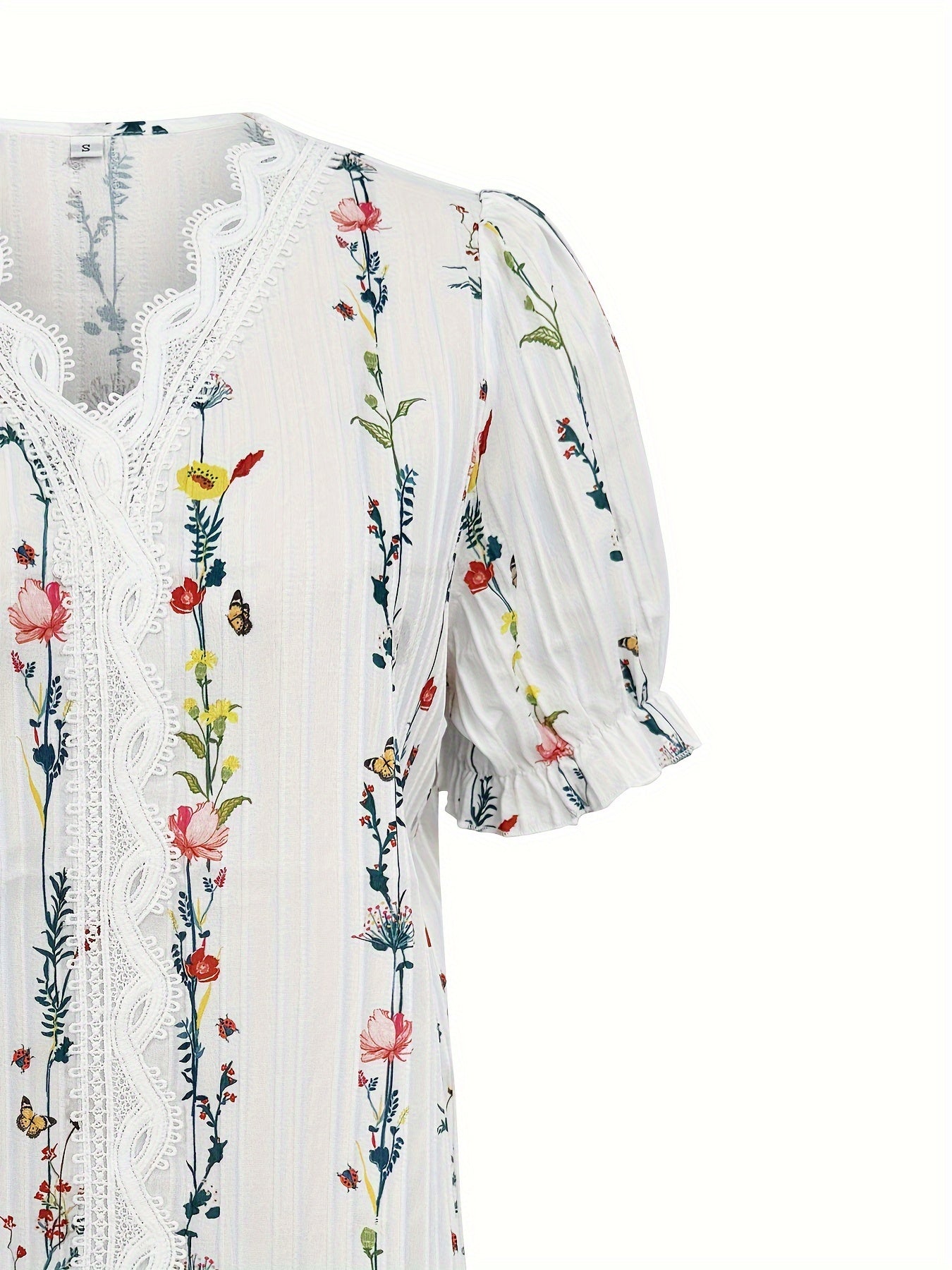 Women's blouse with floral pattern and ruffled collar – elegant summer style for leisure and everyday wear