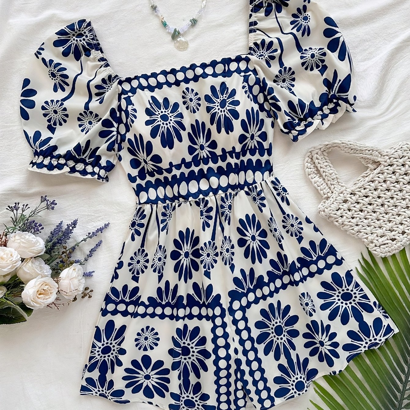 Women's jumpsuit with puff sleeves and vintage floral pattern – elegant one-piece for summer and leisure