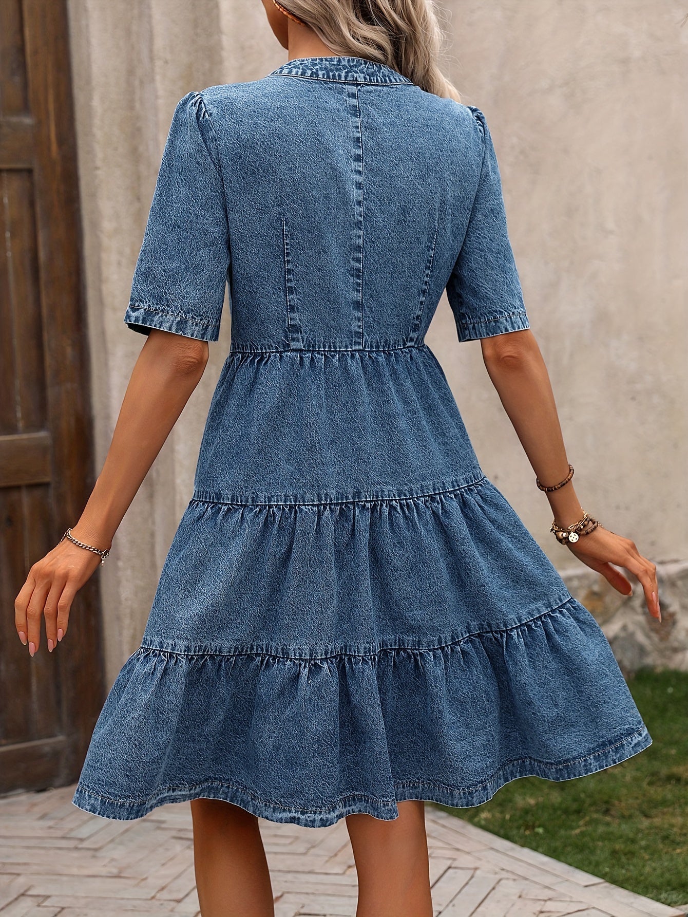 Women's denim dress in elegant casual style with button placket – Perfect for spring and summer