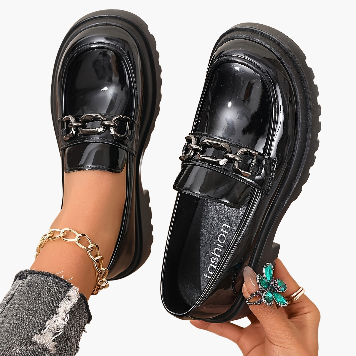 Women's Loafers with Chain Detail and Platform – Fashionable Slip-On for Everyday and Leisure