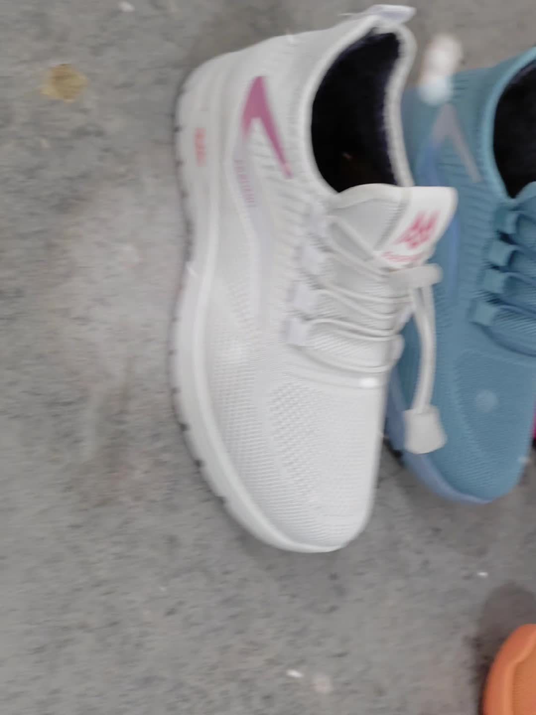 Pink women's sneakers lined with elastic laces