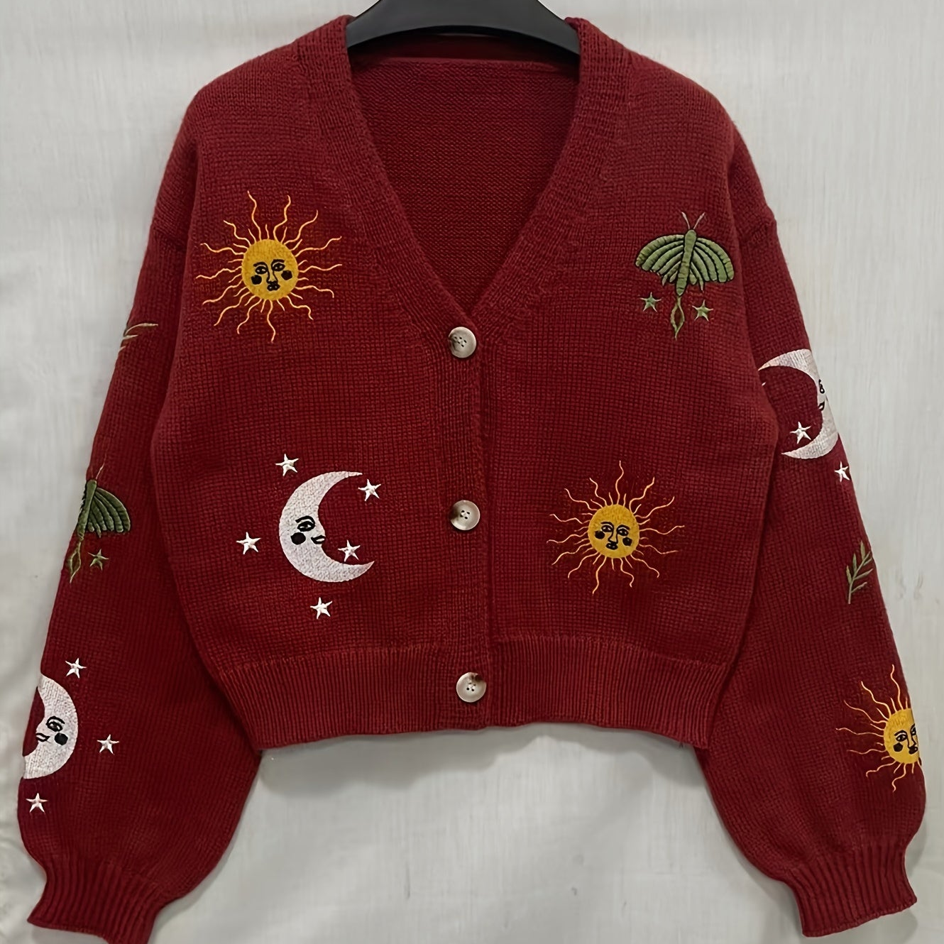 Cardigan Strickjacke mit Sonnen-, Mond- & Mottenstickerei