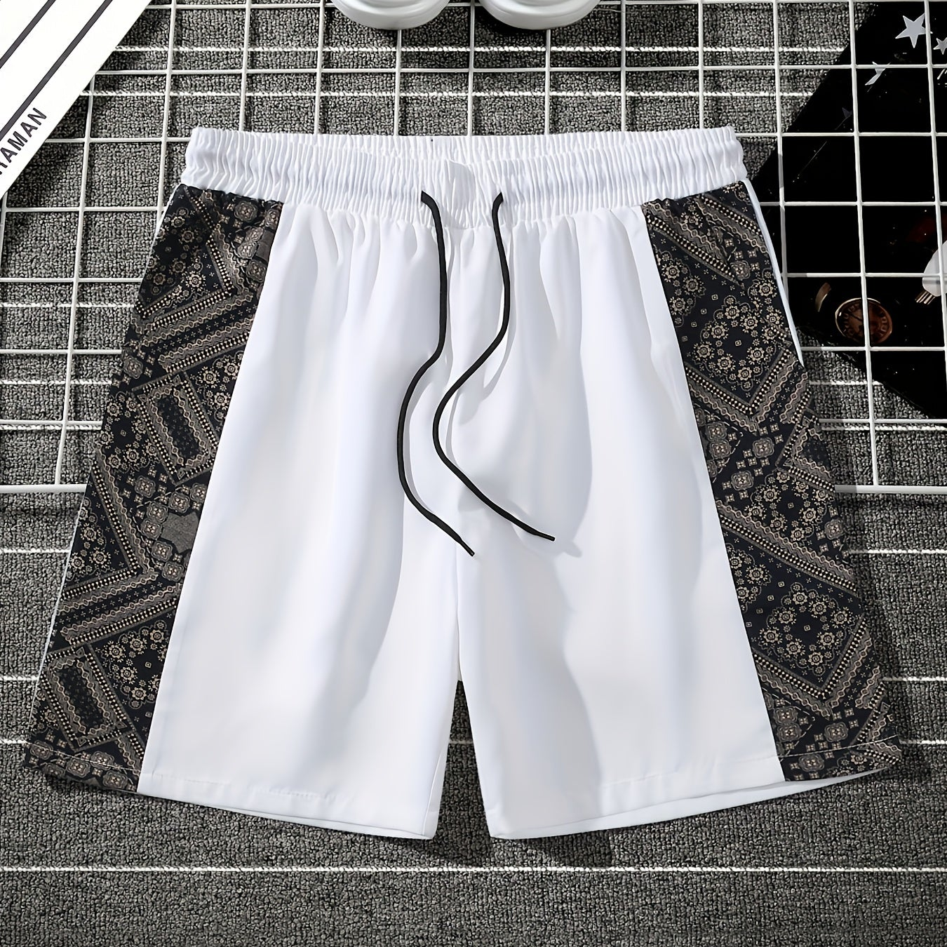 Men's streetwear shorts with graphic pattern and modern design – perfect for casual wear and urban style