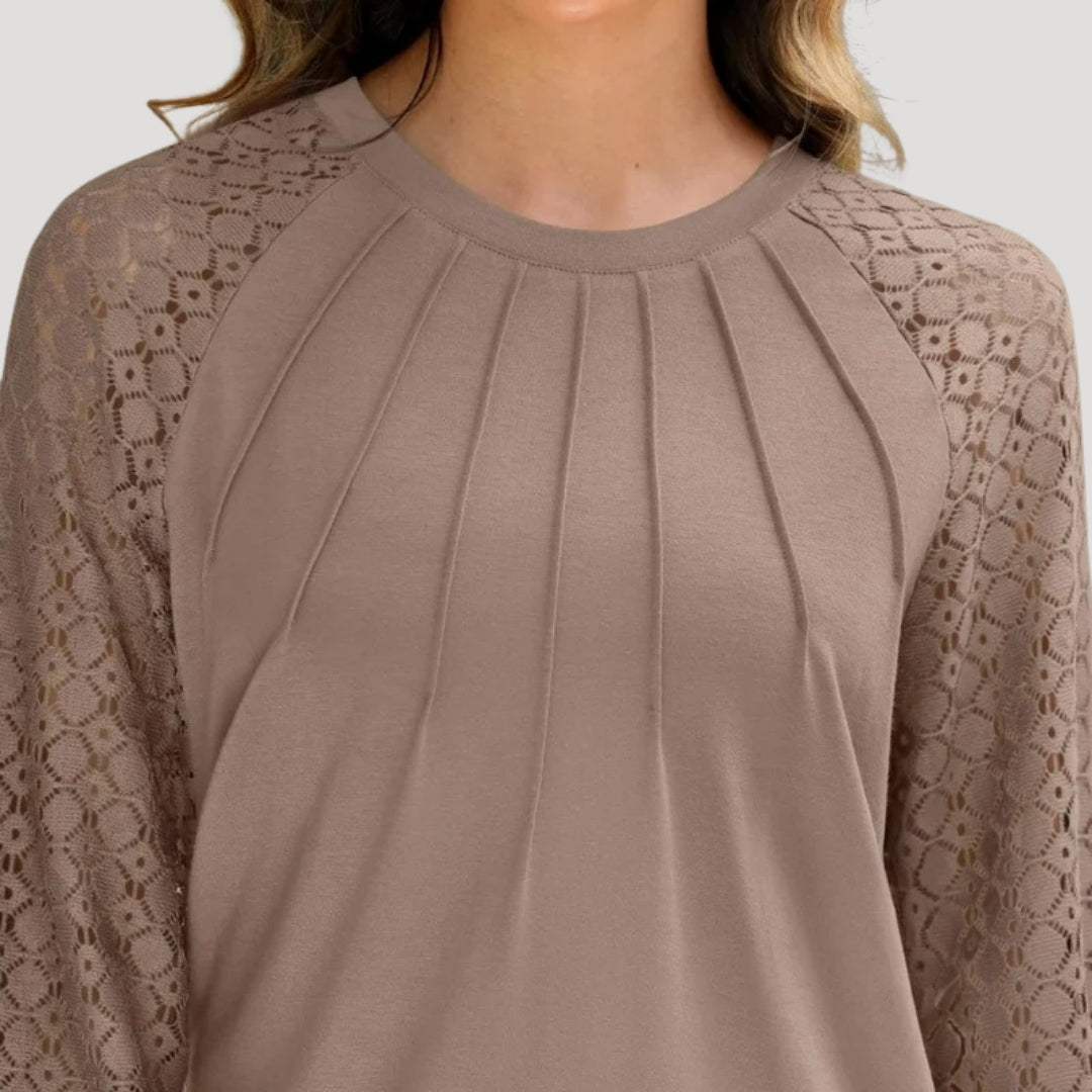 Women's blouse with pleated design and lace sleeves – Elegant fashion for everyday and office