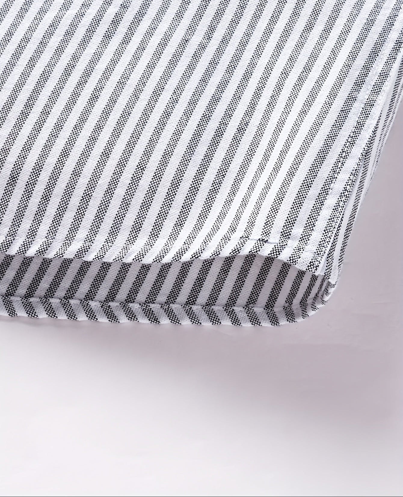 Herren Freizeithemd mit Streifenmuster und Brusttaschen – Lässiger Alltagsstil