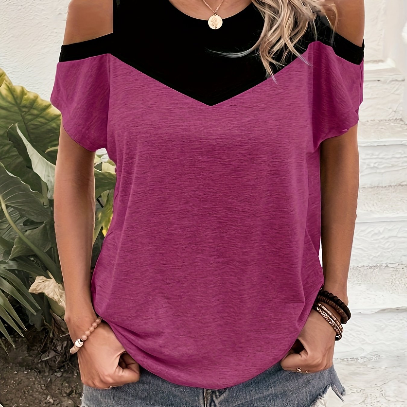 Damen Trendiges Cold-Shoulder V-Ausschnitt T-Shirt für Freizeit und Sommer