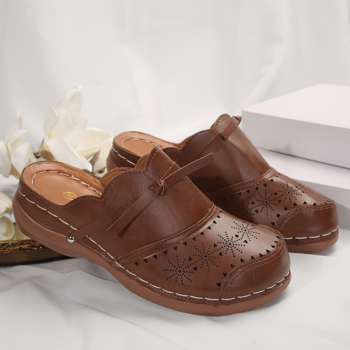 Women's Vintage Slide Sandals with Perforated Pattern and Platform Heel – Comfortable Slip-On Shoes for Everyday and Leisure