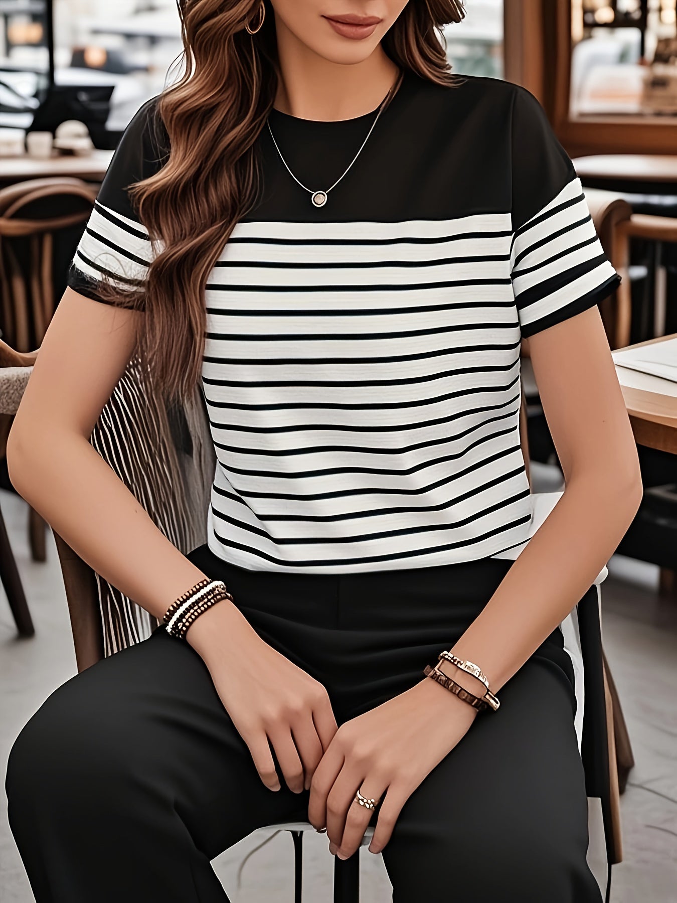 Women's T-shirt with Stripe Pattern and Short Sleeves – Modern Casual Shirt for Everyday Wear and Going Out