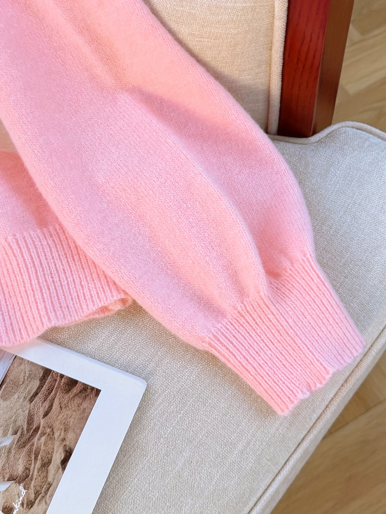 Women's sweatshirt with rose print, long sleeves, crew neck, white-pink