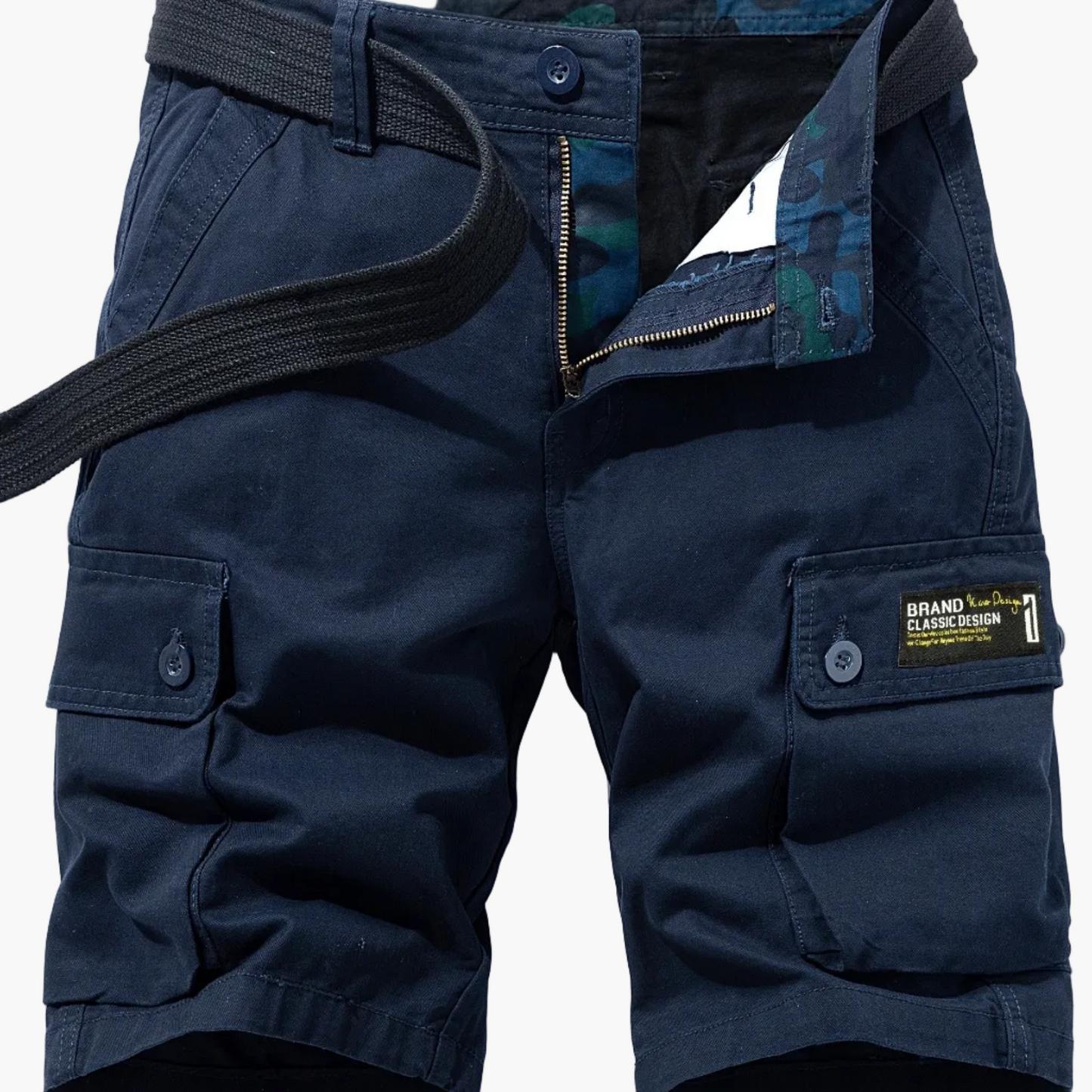 Men's cargo shorts in outdoor and casual style with pockets and belt