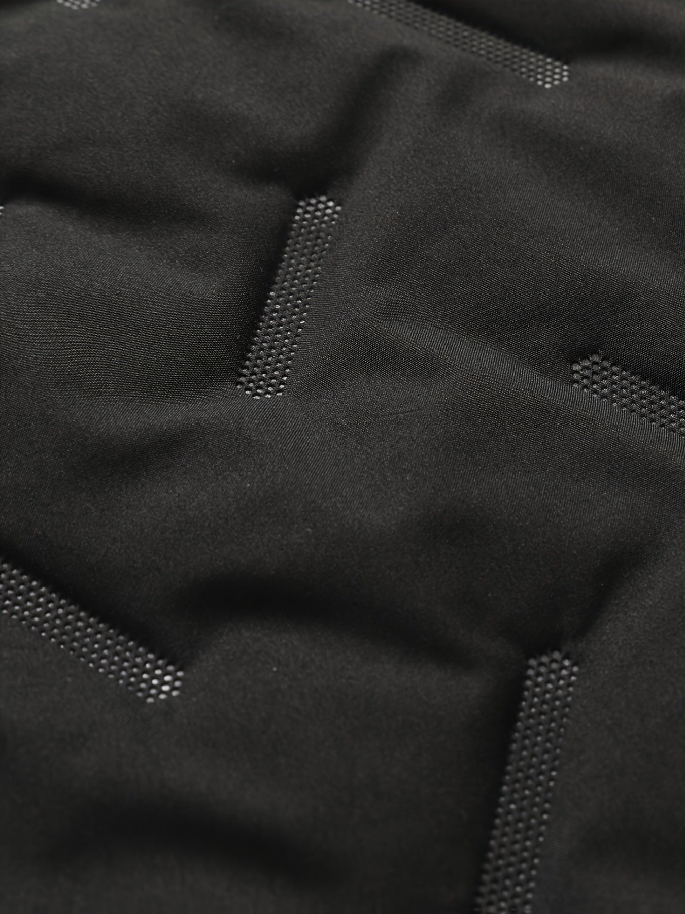 Padded men's vest in black with a hood and plush lining