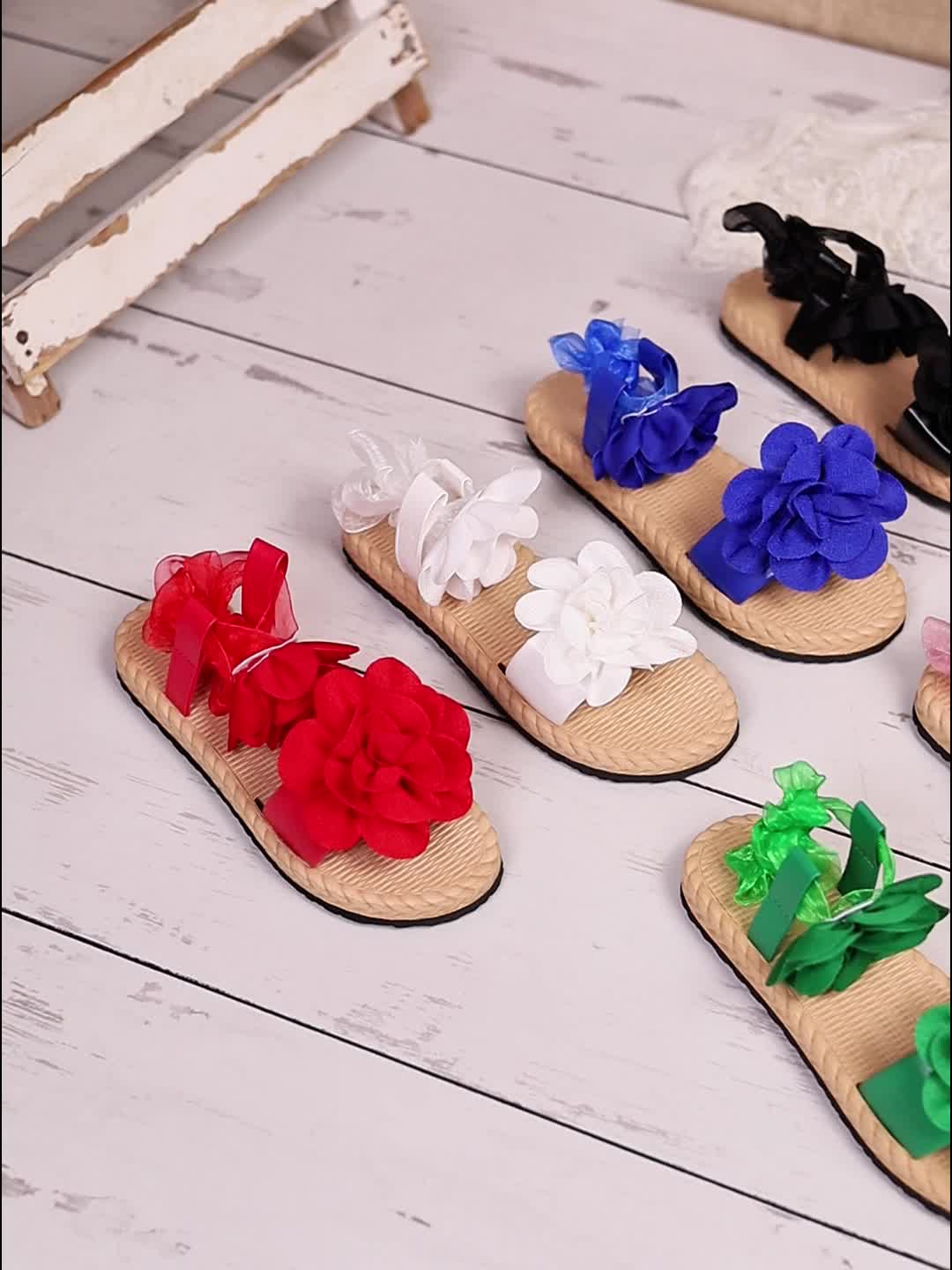 Damen Sandalen mit romantischen Blumen und Schleifen – Verspielte Sommermode für besondere Anlässe