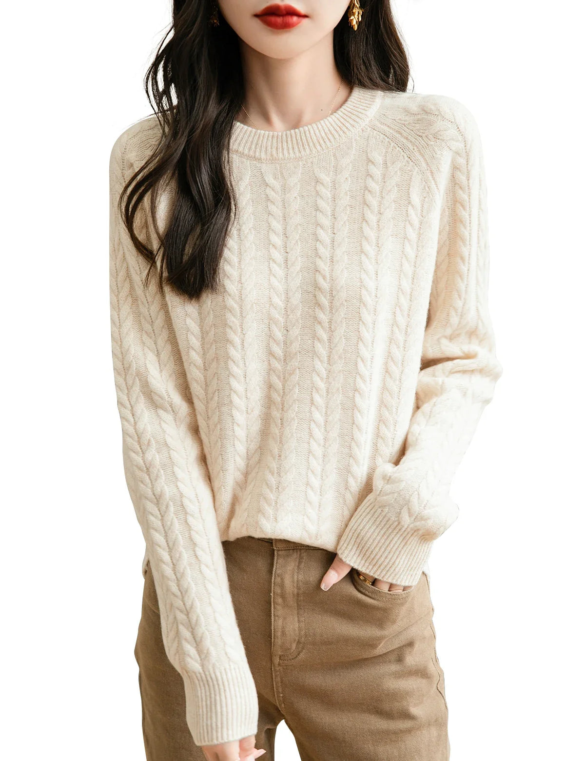 Women's cable-knit sweater with crew neck in caramel brown