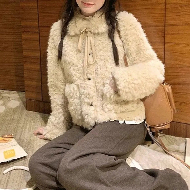 Damen Teddyfell Jacke Beige mit Schleife und Knöpfen, Kurz geschnitten
