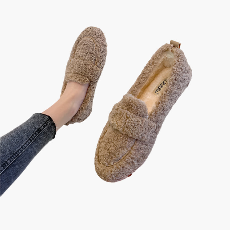 Women's slippers in plush look – Comfortable and stylish slip-ons for home