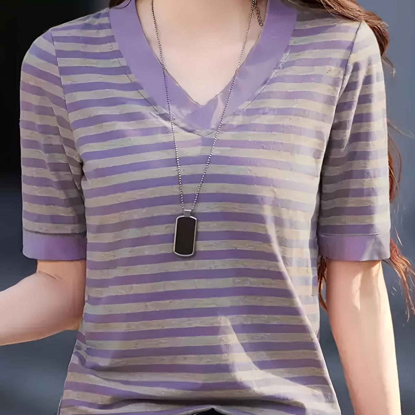 Damen Modernes Streifen T-Shirt mit V-Ausschnitt – Lässiger Alltagsstil