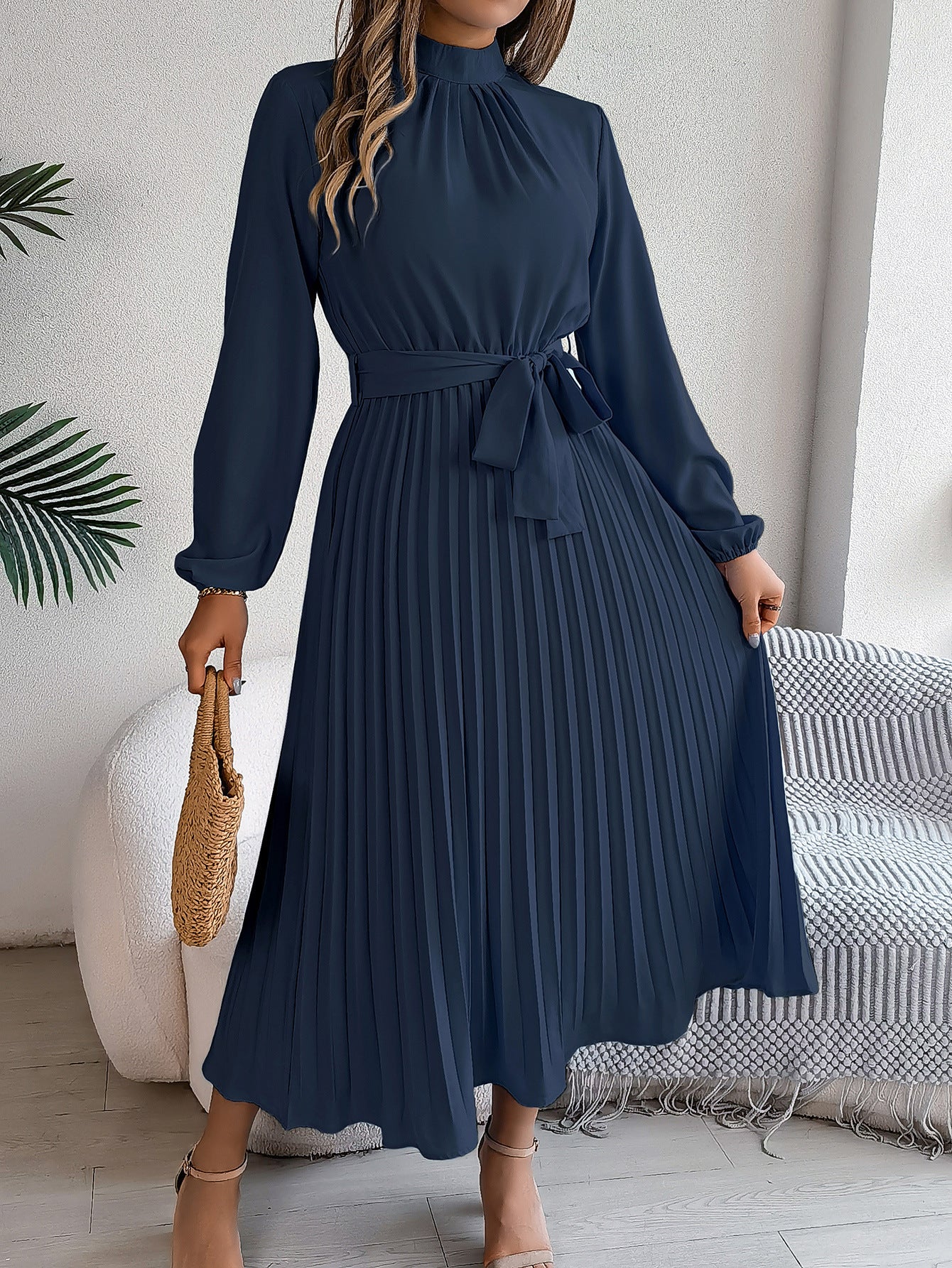 Samantha – Elegant dress with stand-up collar and long sleeves