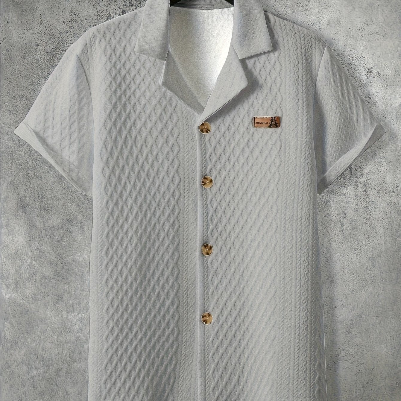 Men's short-sleeve shirt with textured pattern and notch collar – modern casual shirt for stylish occasions