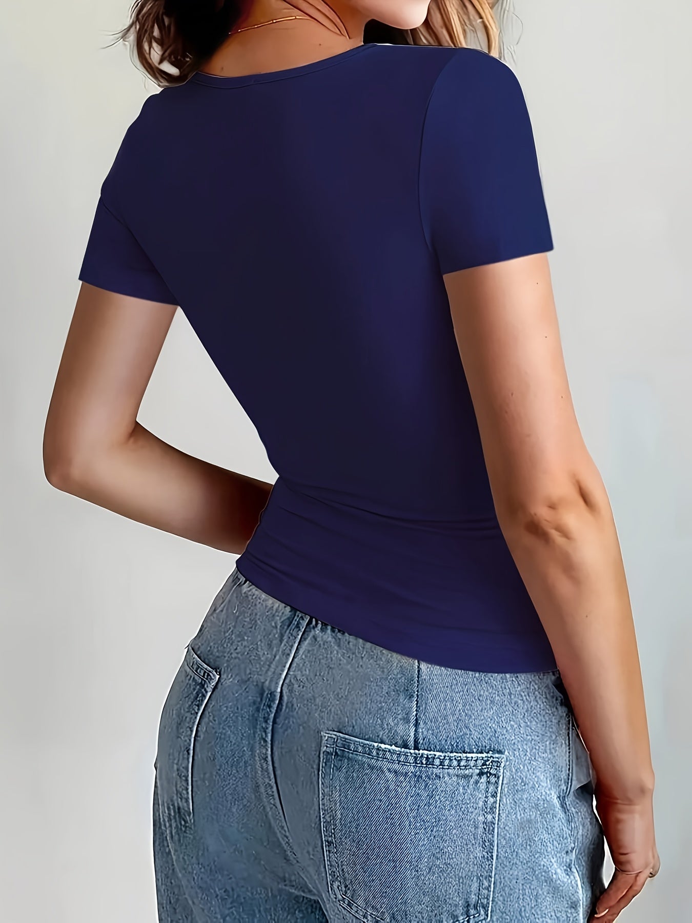 Women's Short-Sleeve Fitted Basic Top – Modern All-Purpose Shirt for Everyday and Leisure