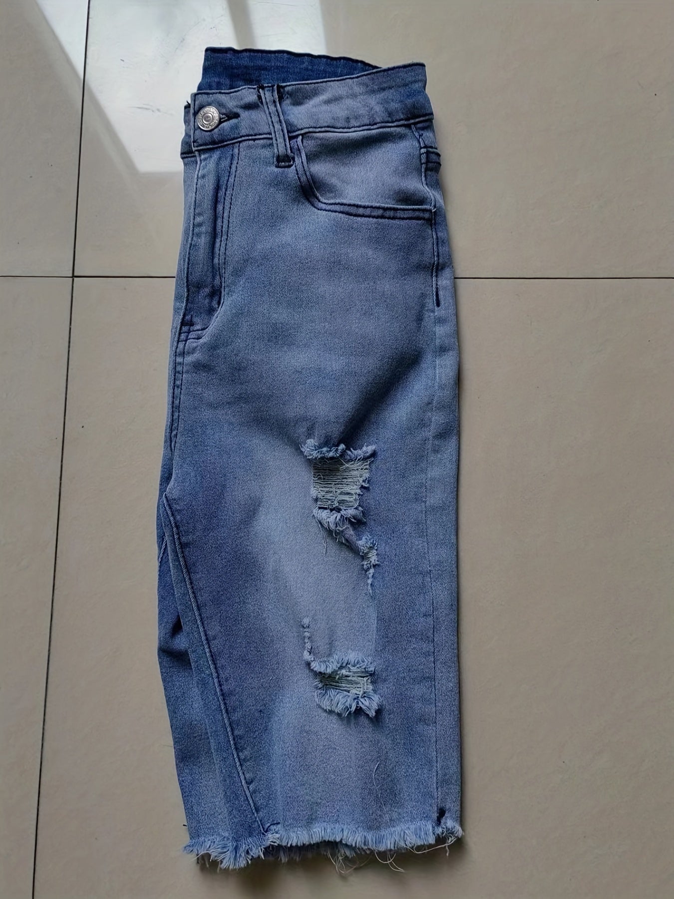 Women's Bermuda Denim Shorts in Used Look with Fringes – Casual Summer Fashion for Leisure and Everyday Wear