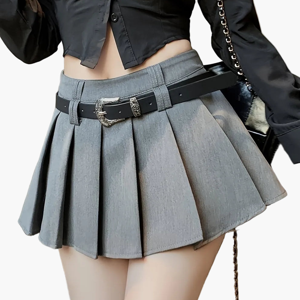 Women's Mini Pleated Skirt with Belt and Sexy Crop Top – Fashionable Streetwear Look for Everyday and Going Out