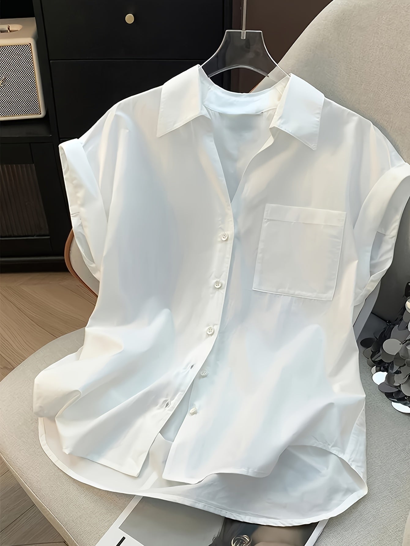Women's blouse shirt with modern cut and chest pocket – Casual button-up shirt for office and everyday wear