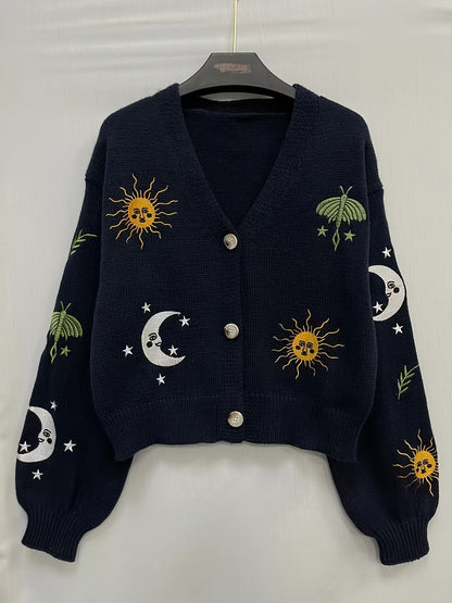 Cardigan Strickjacke mit Sonnen-, Mond- & Mottenstickerei