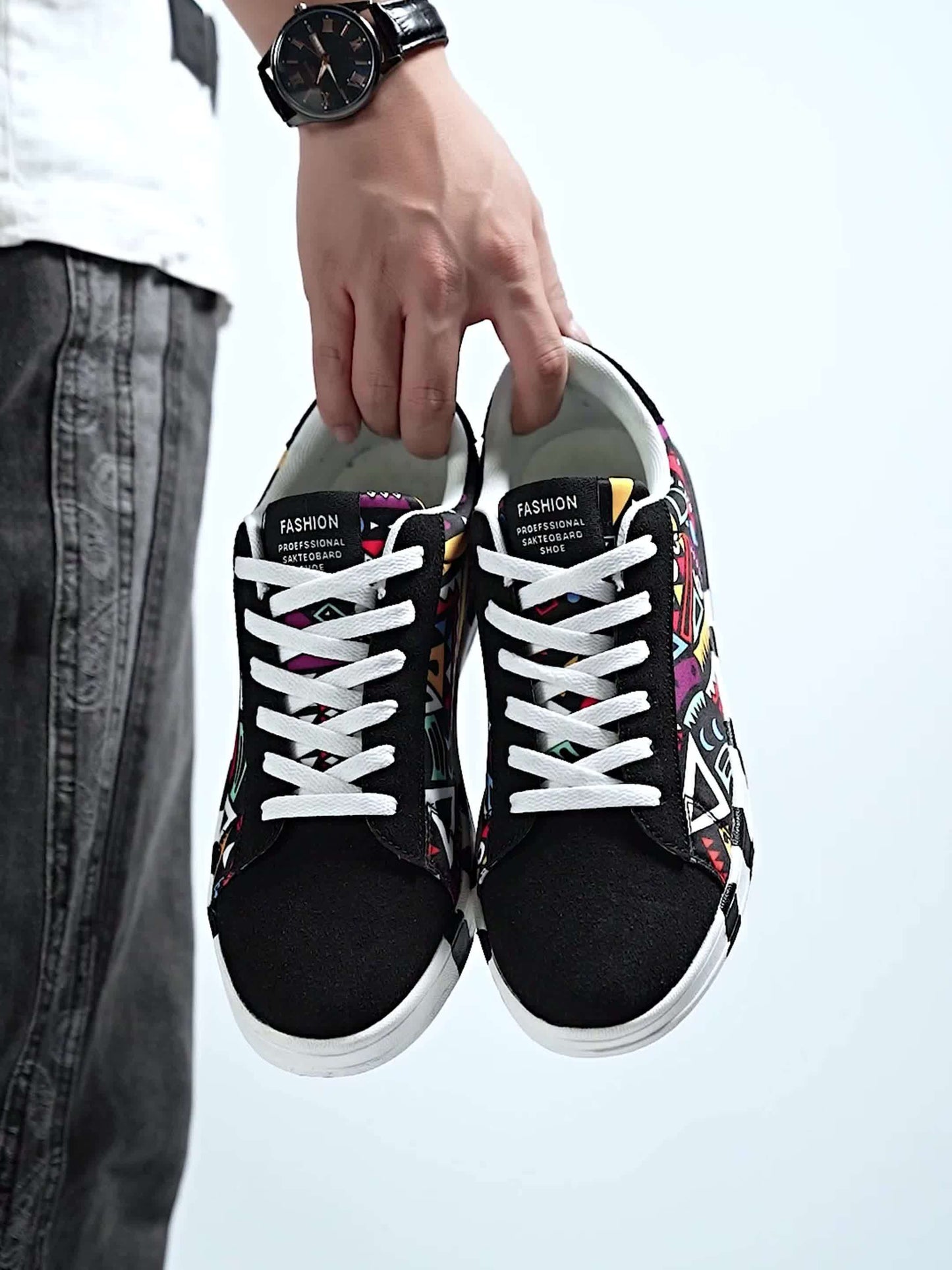 Men's sneakers with colorful geometric pattern – street style casual shoes for outdoor and everyday use