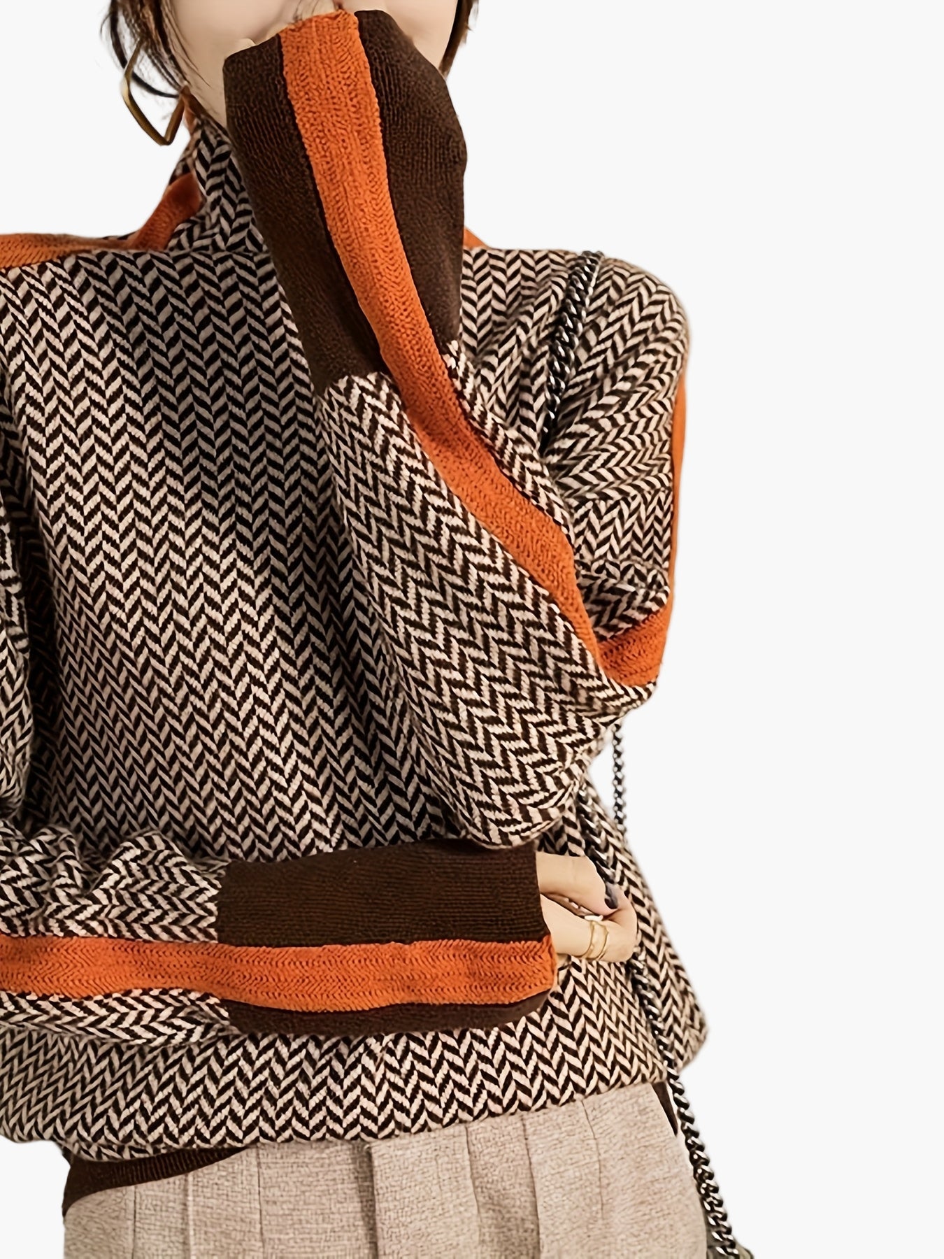 Women's pullover with stand-up collar and modern zigzag pattern – Elegant knitted sweater for autumn & winter