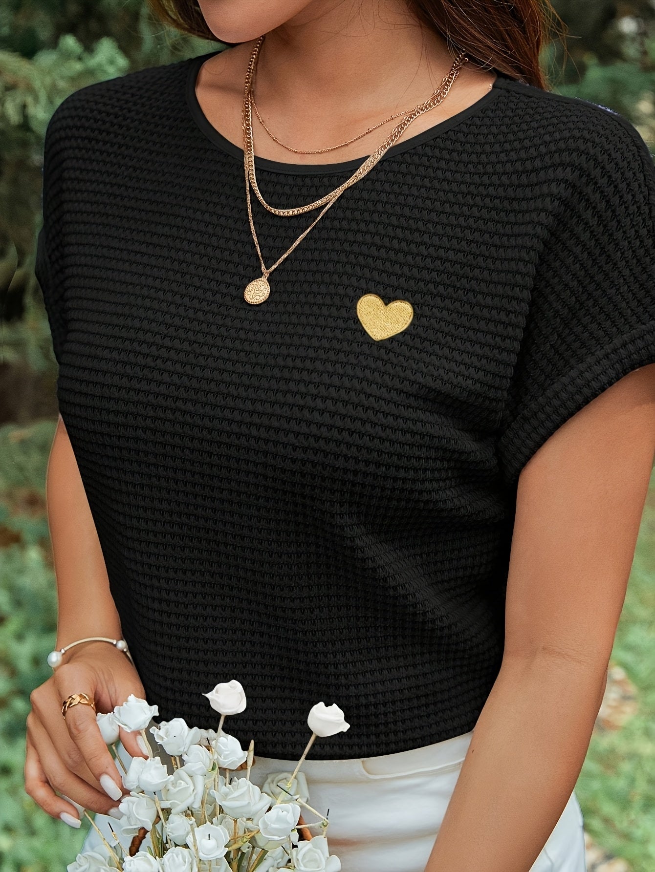 Damen Sommer Strick T-Shirt mit Herz-Detail – Eleganter Freizeitstil für Alltag und Urlaub
