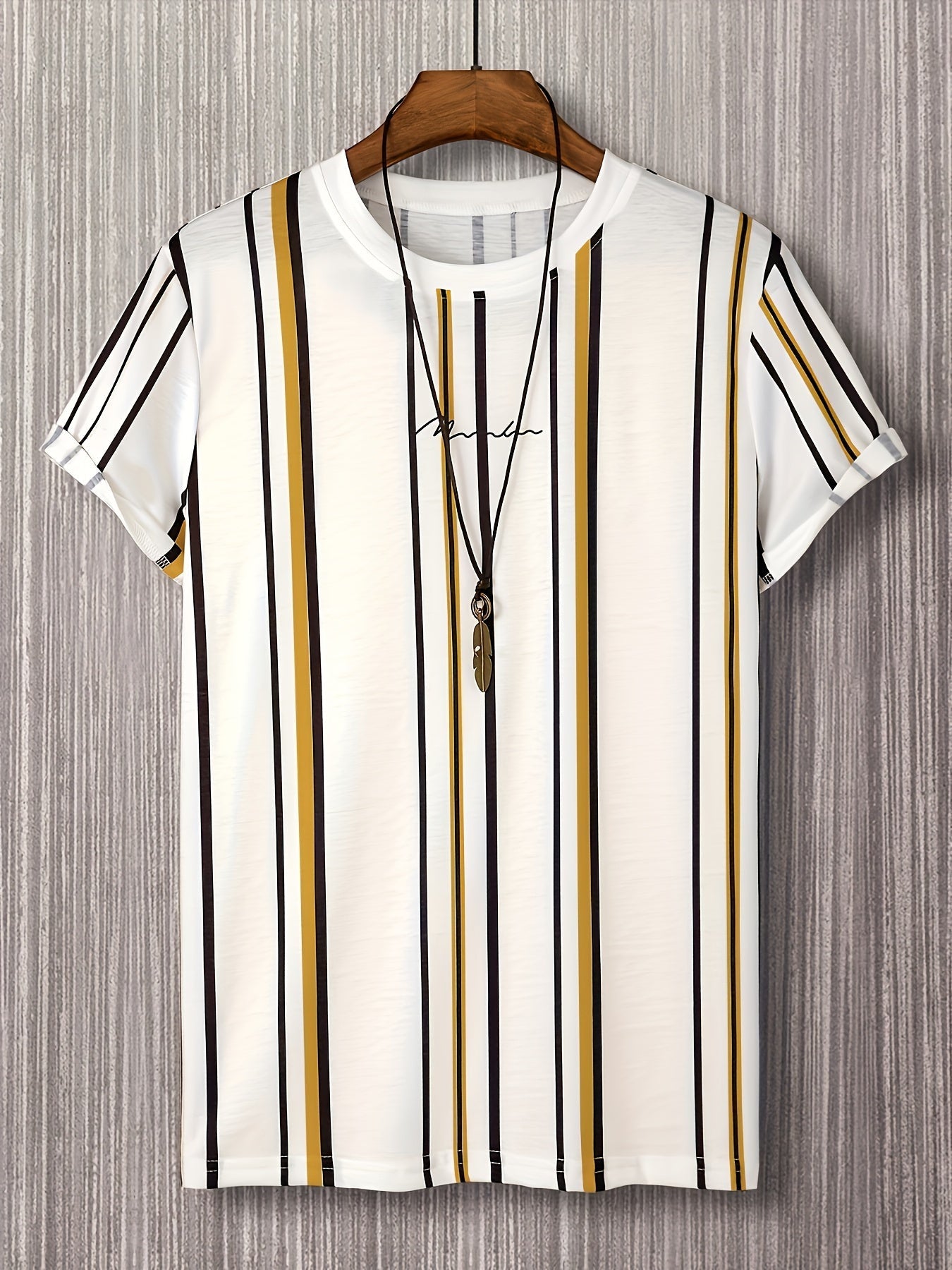 Men's T-shirt with vertical stripe pattern and modern print – Stylish casual shirt