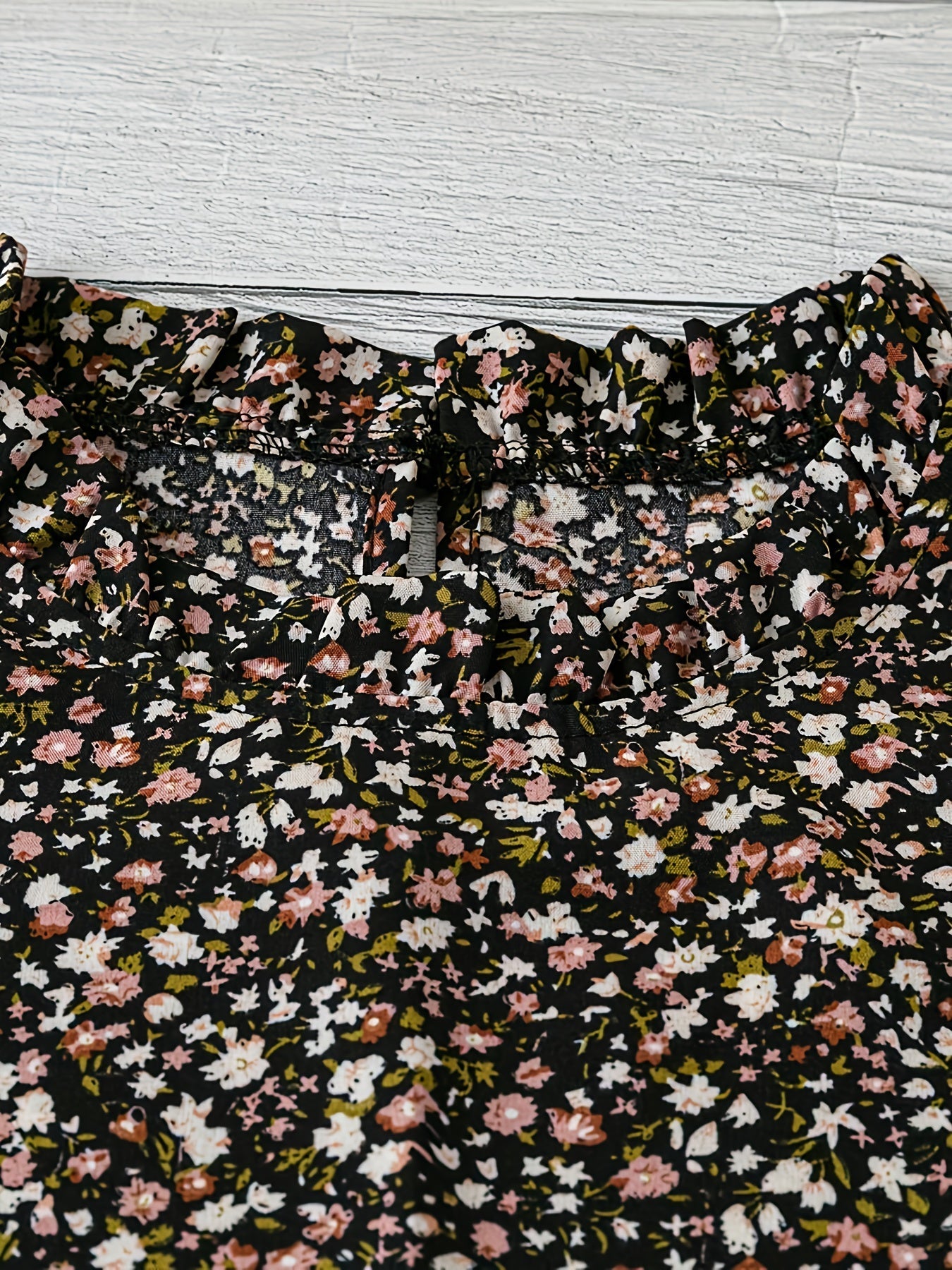 Women's summer blouse shirt with floral pattern and ruffled sleeves – Casual elegance for everyday and vacation