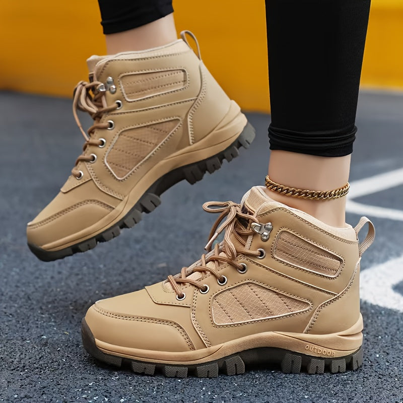 Unisex outdoor shoe with laces and a treaded sole