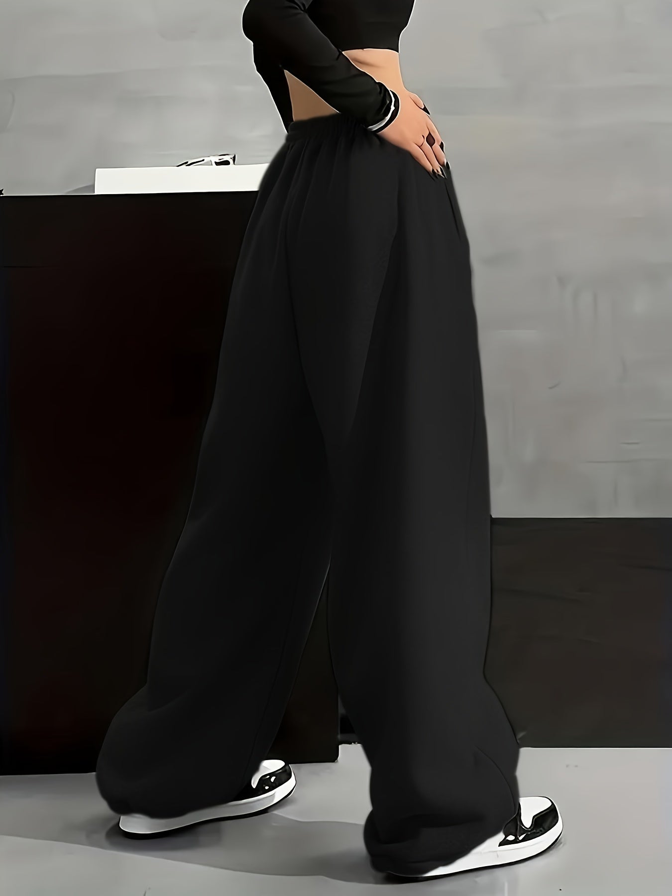 Wide-leg lounge pants with moon phase pattern, elastic waistband