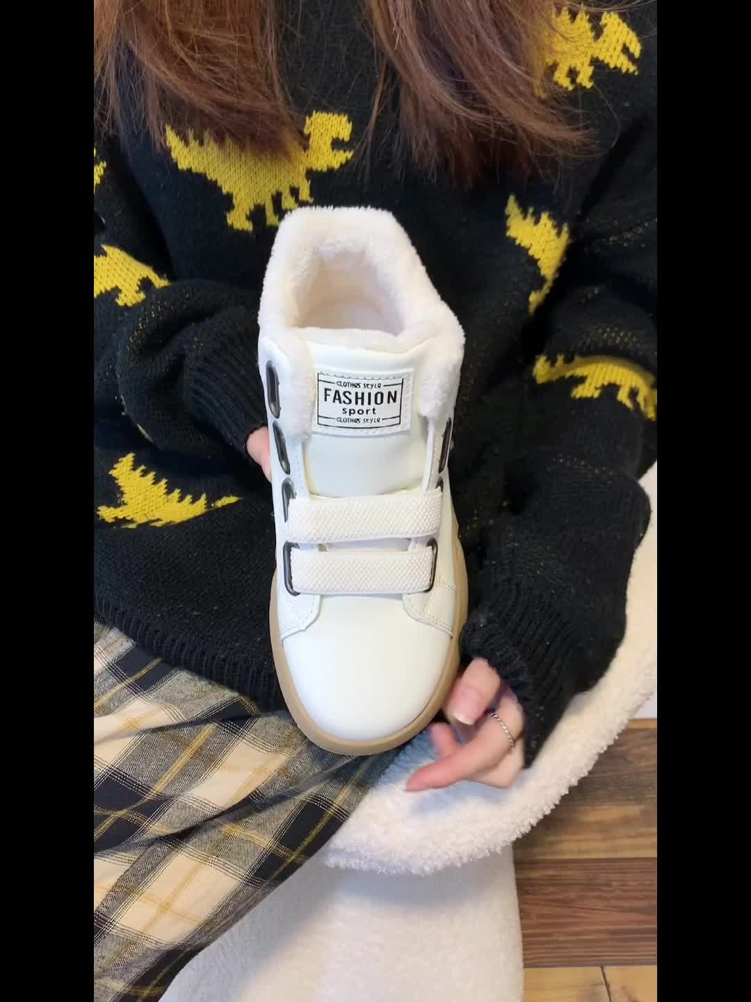 Women's high-top sneakers with hook-and-loop closure and lining
