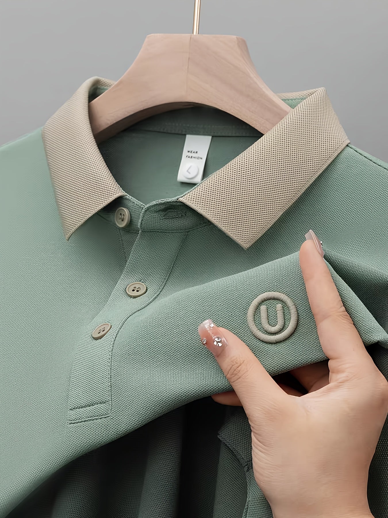 Men's Polo Shirt with Contrast Collar and Embroidery – Fashionable Casual Look