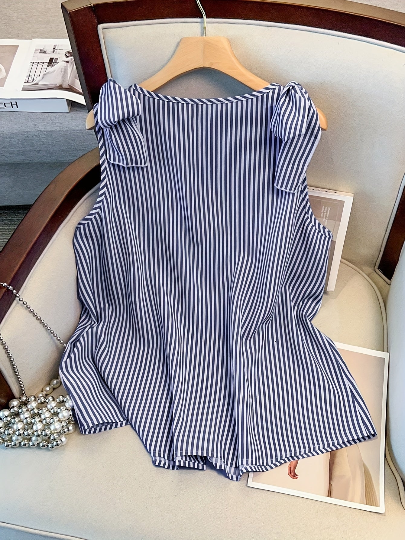 Women's blouse top with stripe pattern and button placket – Elegant V-neck, ideal for office and everyday wear