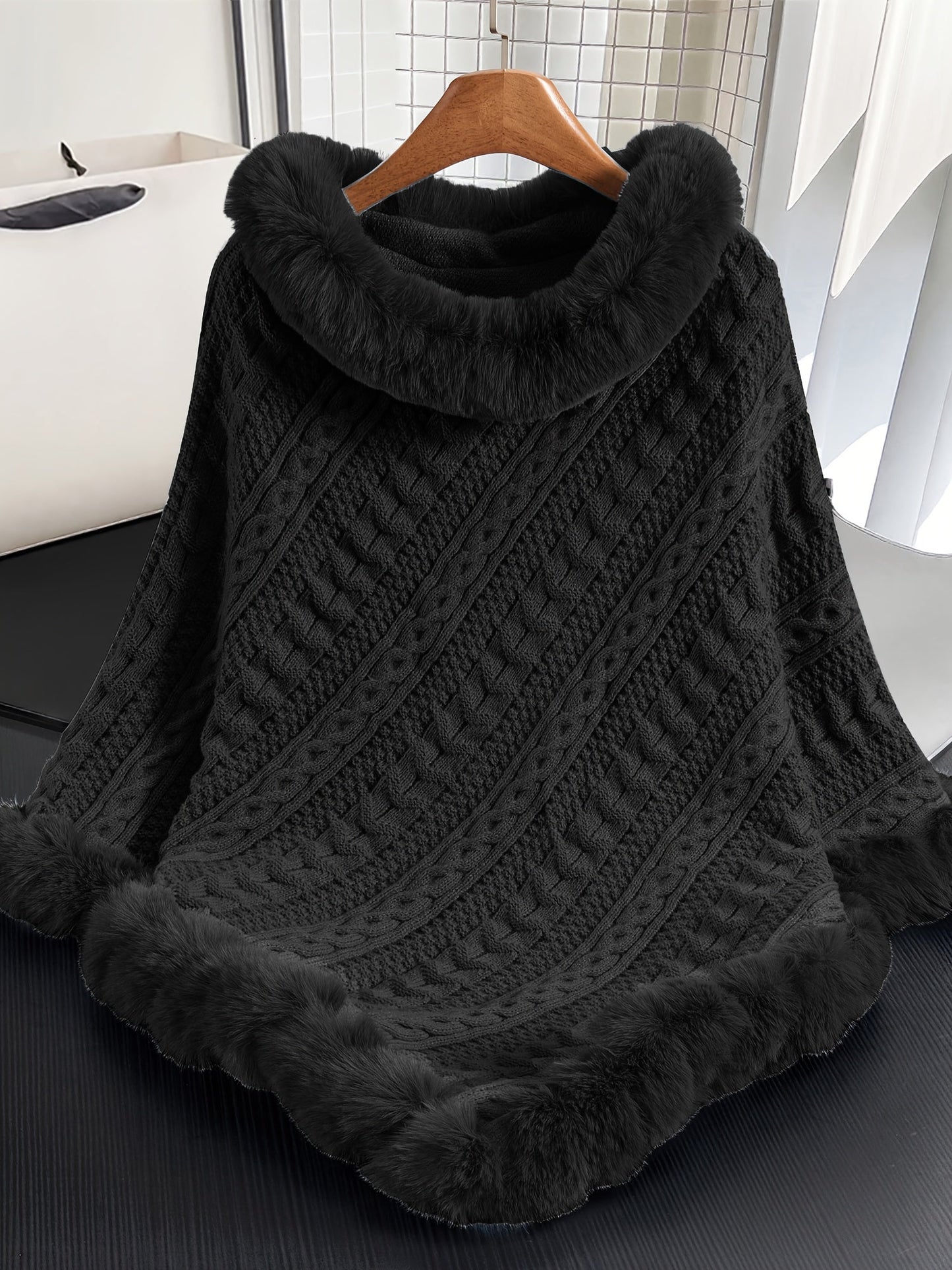 Poncho Damen Strick Zopfmuster mit Kunstpelzbesatz Marineblau