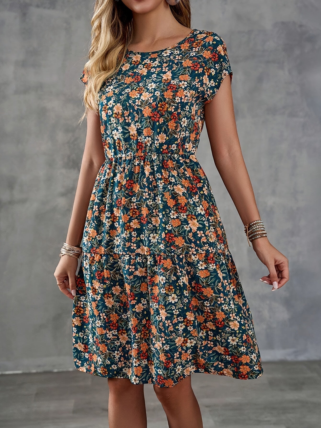 Women's summer dress with floral pattern – casual & vacation, A-line dress, knee-length, short sleeve