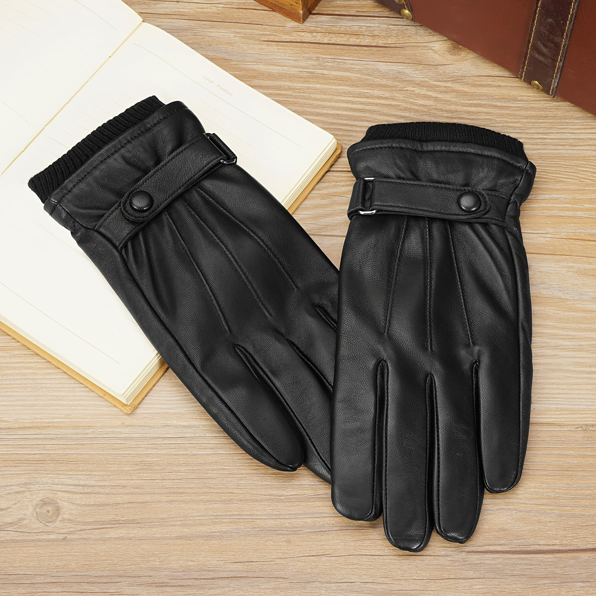 Black gloves with knitted cuffs and buckle fastening