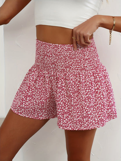 Women's summer shorts with floral pattern and smocked waistband – Casual high waist leisure pants