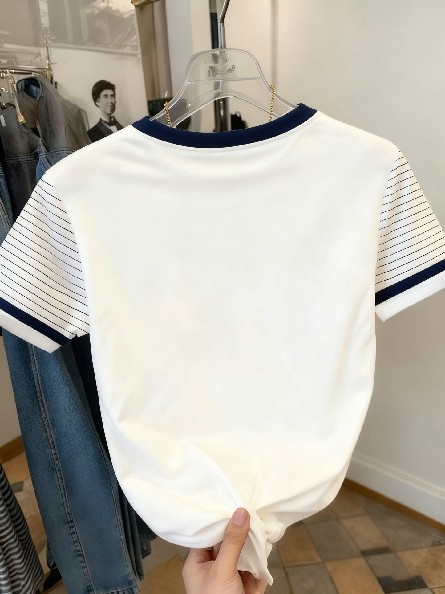 Women's T-shirt with Unicorn Logo and Striped Sleeves – Casual Wear with a Modern Style