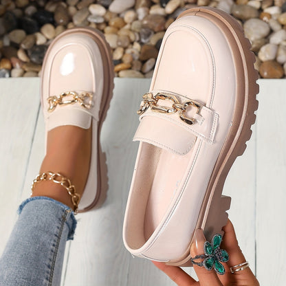 Women's Loafers with Chain Detail and Platform – Fashionable Slip-On for Everyday and Leisure
