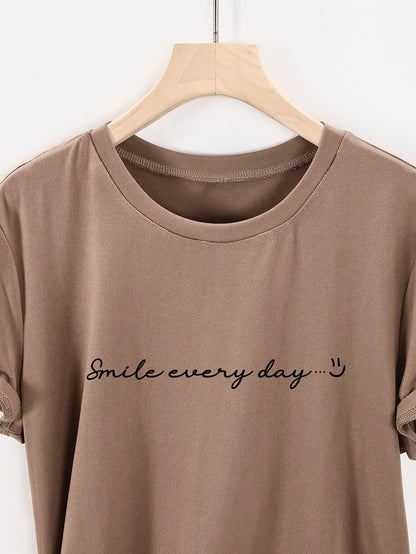 Women's T-shirt with Statement Print Smile Every Day – Casual Summer Shirt for Leisure & Vacation