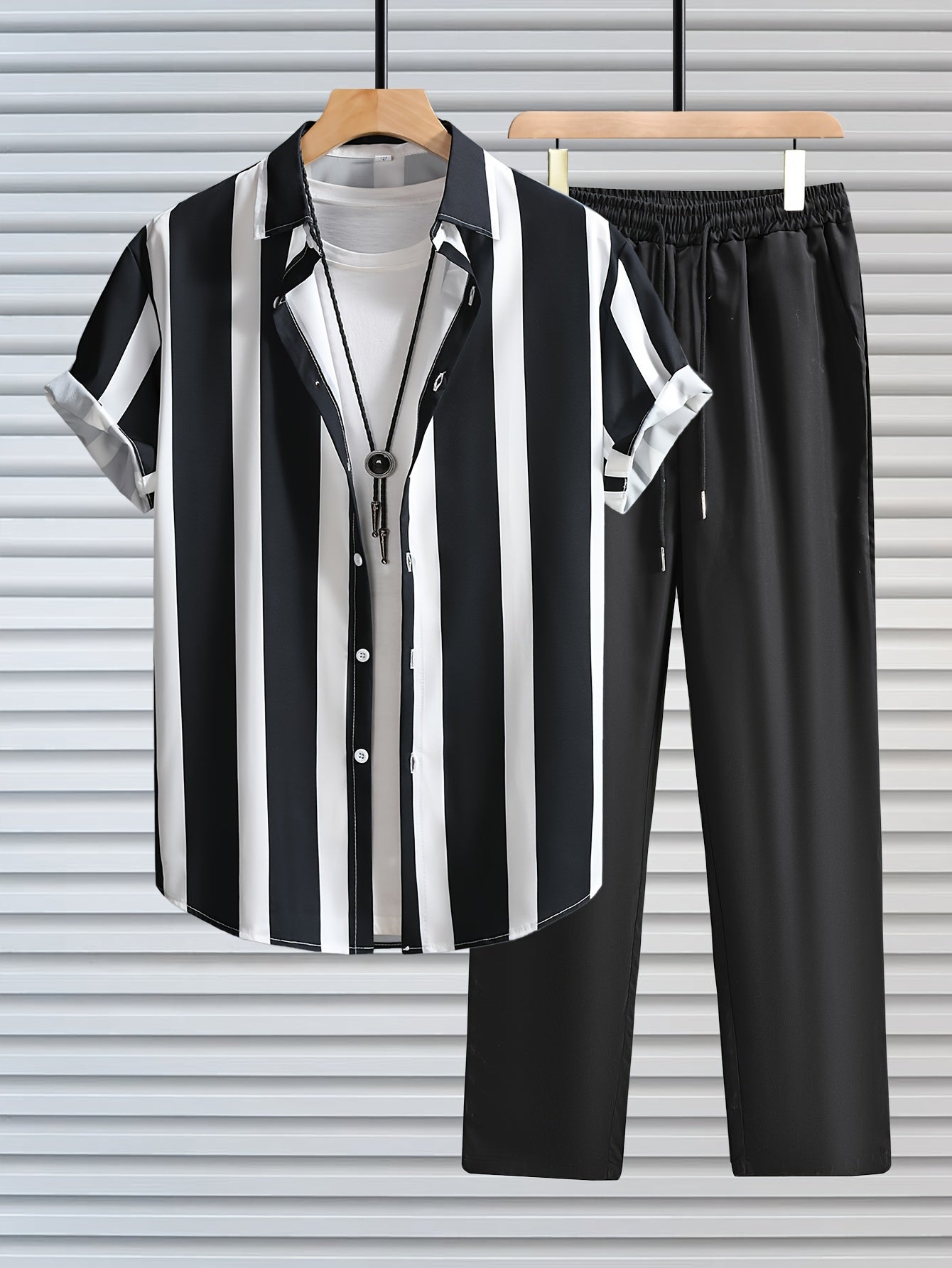 Men's Casual Short-Sleeve Shirt with Stripe Pattern – Modern Urban Style for Everyday and Leisure