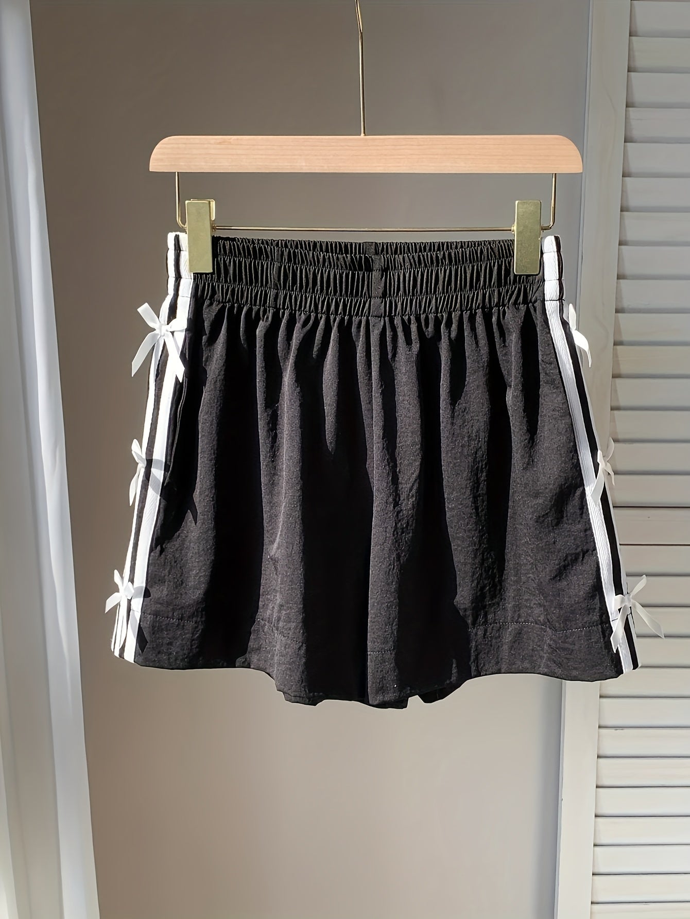 Women's casual shorts with bows and stripes for summer – regular fit, vacation style