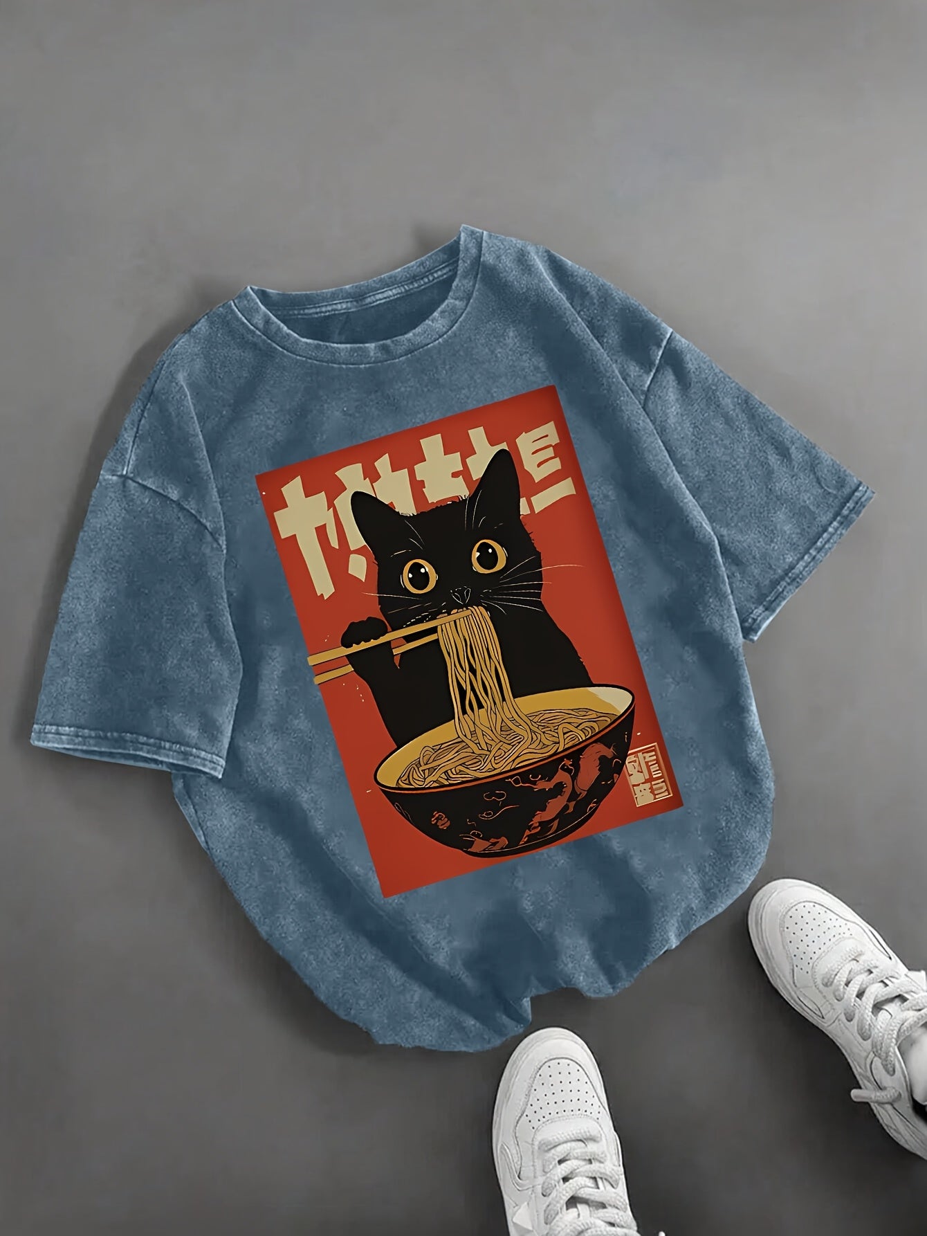 Women's Vintage T-Shirt with Cat and Ramen Print – Funny Graphic Shirt for Casual and Streetwear