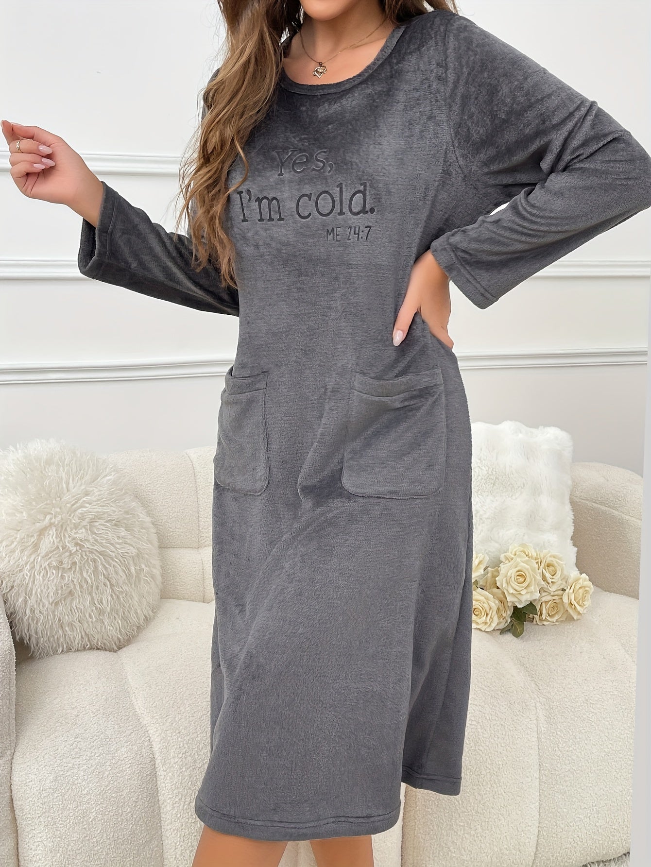 Women's flannel nightgown with a round neckline and embroidery – long-sleeved, cozy loungewear robe