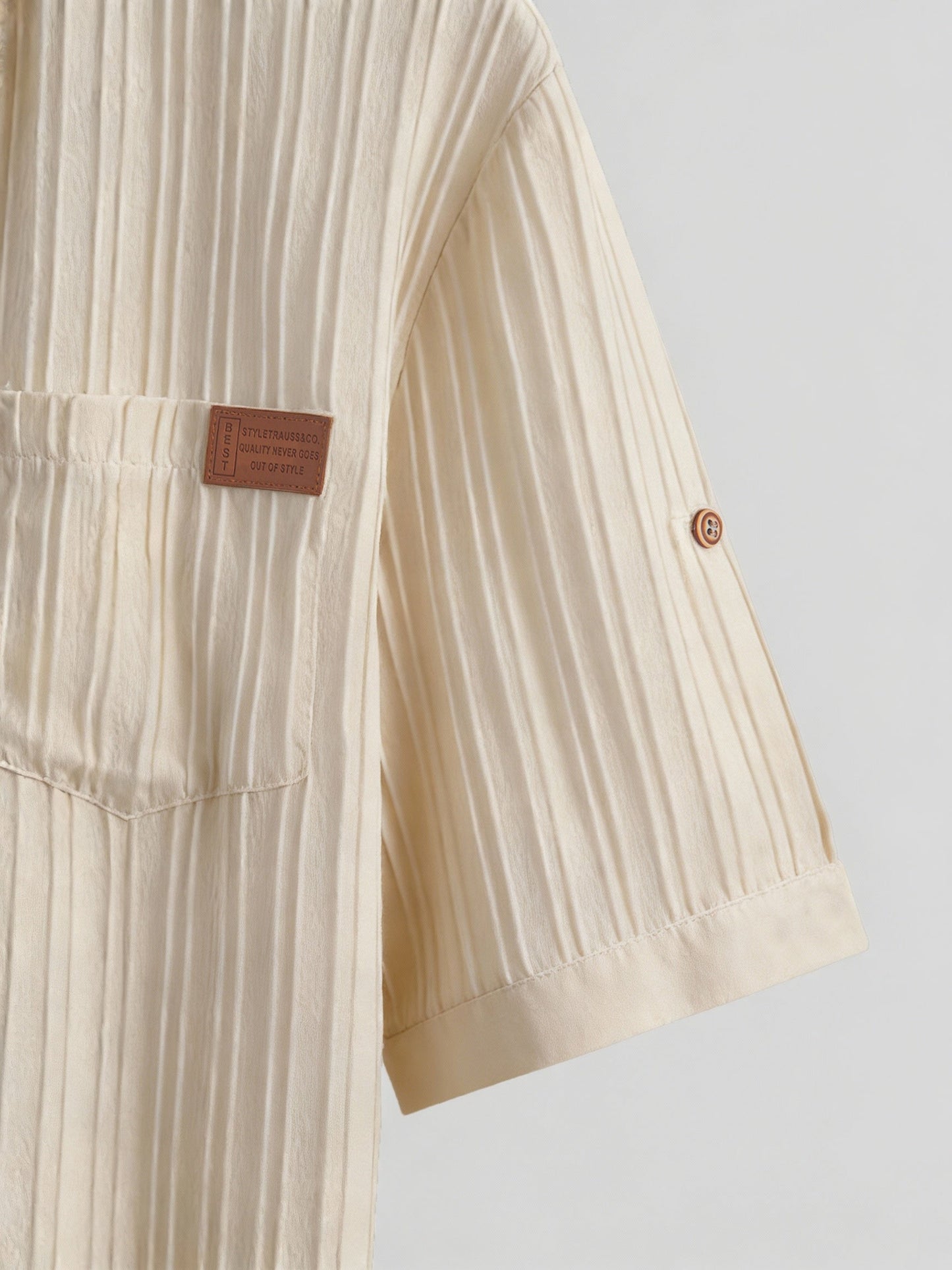 Men's short-sleeve shirt with pleated texture and stand-up collar – modern casual shirt for summer & vacation